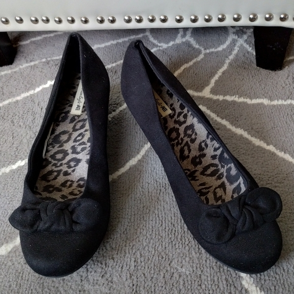 American Eagle Faux Suede Black Bow Wedges - Picture 12 of 14